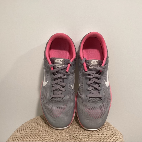 Nike Women's Athletic Sneakers in Gray/ Pink size 8 - Picture 3 of 15